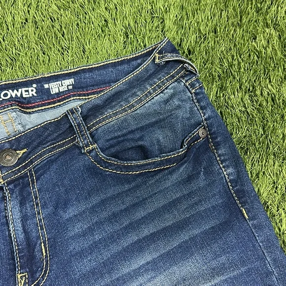 Wallflower Women's The Fiesty Curvy Low Rise Fit Jeans Size 13 - Picture 3 of 10